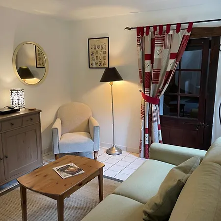 Konukevi Le Douet Fleury - D'hotes Et 3*