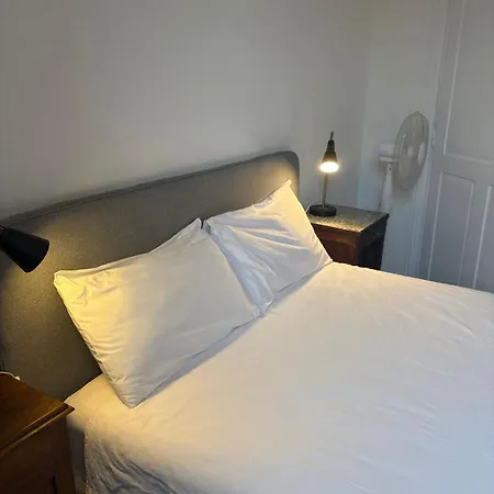 Konukevi Le Douet Fleury - D'hotes Et 3*