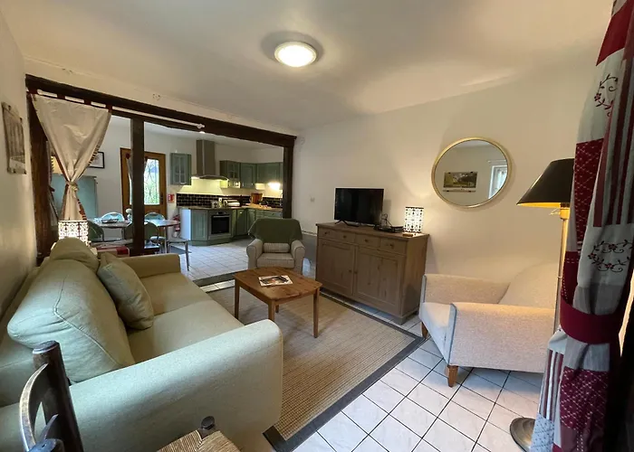 Πανσιόν Le Douet Fleury - D'hotes Et 3*